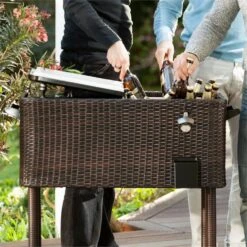 Springbreak Getränkewagen Kühlbox Terrassenkühlwagen 80l Rattandekor 9 Springbreak Getränkewagen Kühlbox Terrassenkühlwagen 80l Rattandekor -Küchenbedarf Geschäft 10029648 yy 0004 logo