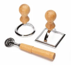 Ravioli Ausstecher 3er Set 2 Größen Rund & Eckig Teigrad Metall Bambus -Küchenbedarf Geschäft 10038038 yy 0007 logo