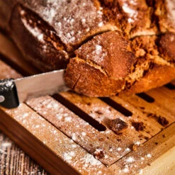 Brotschneidebrett Mit Krümelfach Bambus 38 X 3 X 25,5 Cm (BxHxT) Recycelbar -Küchenbedarf Geschäft 10038056 yy 0004 logo