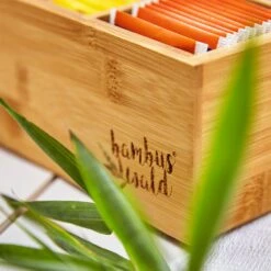 Teebox 6 Fächer 90 Teebeutel Kunststoff-Sichtfenster Bambus 12 Teebox 6 Fächer 90 Teebeutel Kunststoff-Sichtfenster Bambus -Küchenbedarf Geschäft 10038069 yy 0006 logo