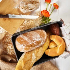 Stigby 2-in-1 Brotkasten Mit Schneidebrett Metallblech Bambus -Küchenbedarf Geschäft 10038084 yy 0005 logo